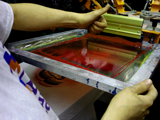 печатаем на футболках. и всякой другой хрени. хотел Вам представить компанию ПРИНТ САЛОН