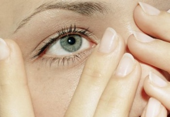 Как выбрать средство от морщин вокруг глаз