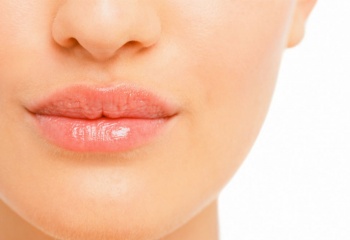 Увеличение объема губ инъекциями геля и собственного жира