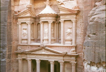 Город Петра – достопримечательность Иордании