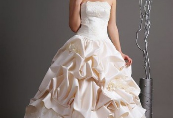 Вырезы свадебного платья: что выбрать?