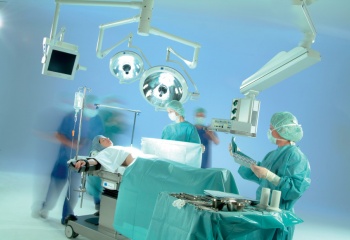 Операция по уменьшению размера груди: процедура, осложнения, реабилитация после операции