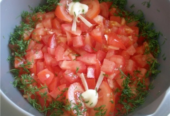 Как приготовить салат с баклажанами и сыром