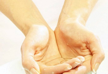 Питание и смягчение кожи рук