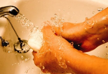 Защита кожи рук от воздействия бытовой химии