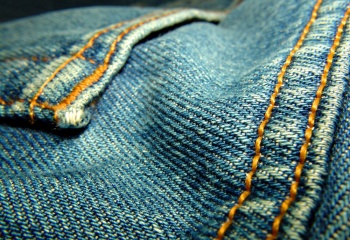 Учимся правильно стирать джинсы