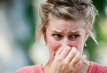 Неприятный запах изо рта: в чем причина