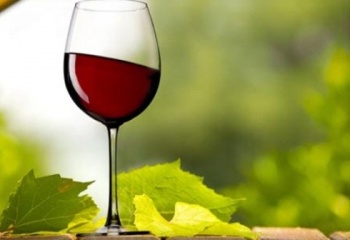 Винотерапия: красное вино в косметологии