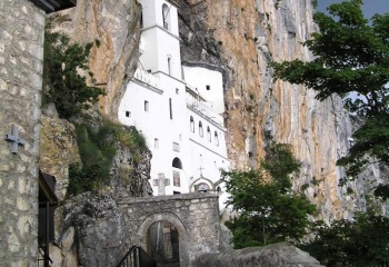 Монастырь Острог - духовное чудо Черногории