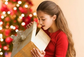 Как выбрать детский новогодний подарок