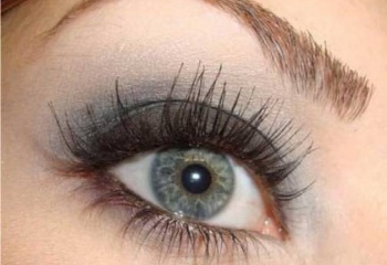 5 вариантов макияжа для серых глаз