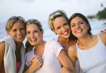 Женские гормоны – угроза красивой улыбке?