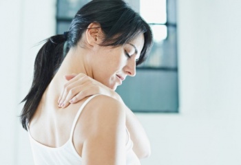 Как лечить растяжение плеча 