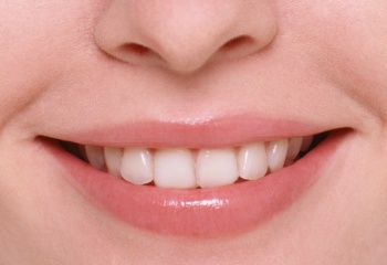 Как отбелить зубы без вреда