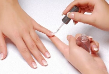 Как накрасить лаком ногти