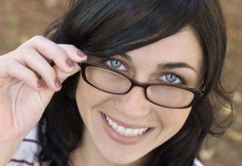 Как выбрать очки: стильная оправа для любого лица