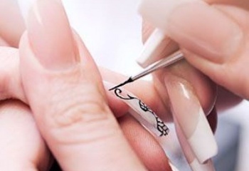 Как нарисовать цветы на ногтях