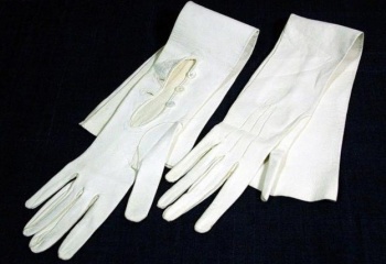 Вещь с историей: длинные перчатки