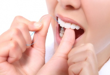 Неприятный запах изо рта: причины и лечение