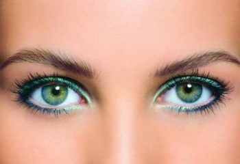 Как увеличить глаза макияжем