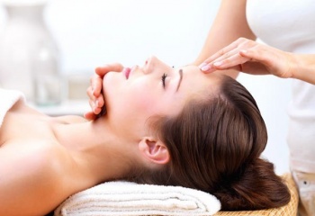 Японский массаж лица: секрет фарфоровой кожи