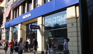 Почему Nokia закрывает все фирменные магазины в России.